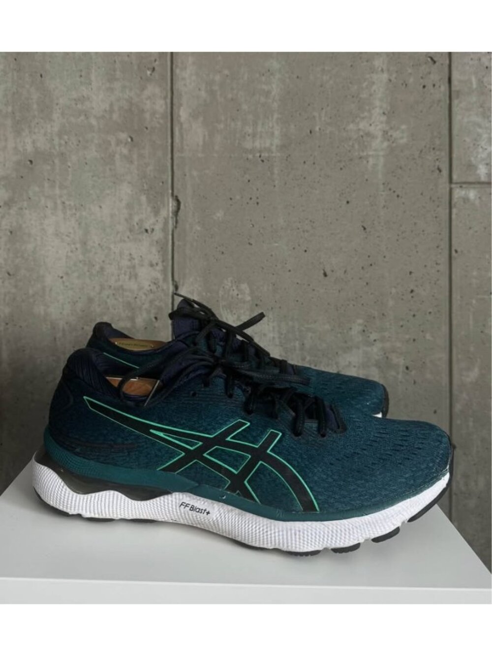 ASICS Gel Nimbus 24 Green Black Men’s US 12 Running Shoes
